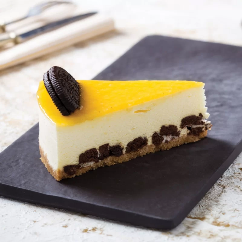 Lemon cheesecake with oreo